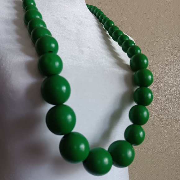Vintage Chunky Large Wood Bead Necklace Green Wooden Round Ball Beaded 80s Vibes - Picture 2 of 7
